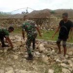 TNI Bantu Alex Bangun Pondasi Rumah