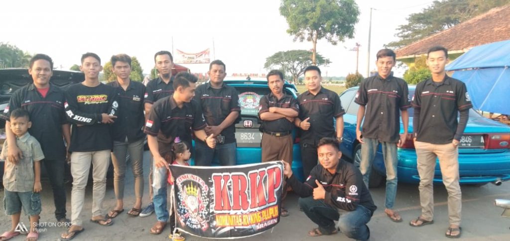 Geliat di Bulan Suci Ramadhan, Komunitas RX King Plupuh Bagikan Takjil