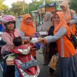 Peringati HUT Ke 69, IGTKI Gemolong Bagikan Takjil di Seputar Taman Edu Park