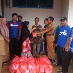 Pemda Konsel Serahkan Bantuan Korban Banjir di Tiga Kecamatan