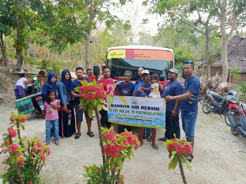 Alumni SLTP Muhammadiyah 9 Gemolong Angkatan Tahun 2000, Bantu Air Bersih di Sumberlawang dan Miri