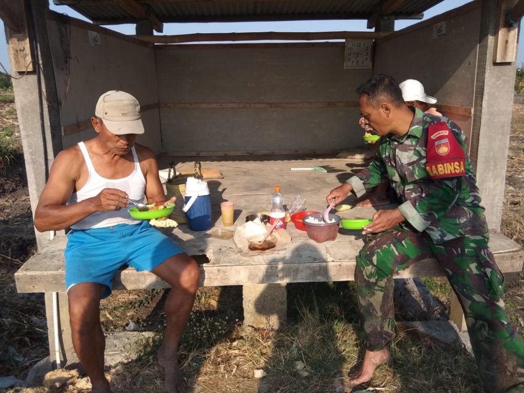 Babinsa Jenalas Harapkan Masyarakat Waspada Adanya Perubahan Iklim*