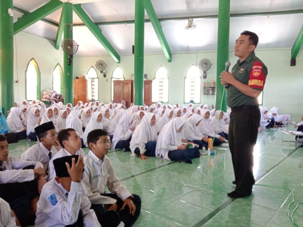 Serma Harun Berikan Wawasan Kebangsaan, Di Pondok Pesantren SMP Darul Ihsan Muhamadiyah Sragen