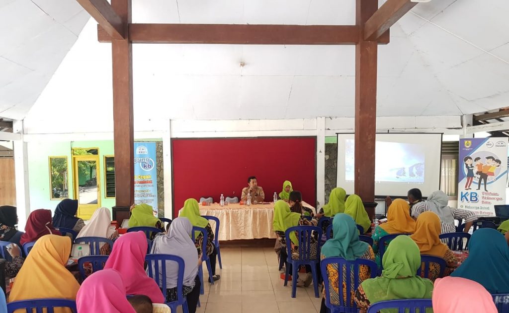 Penyuluh KB Kec. Gemolong Gelar Penyuluhan Tentang Pentingnya Pelibatan Suami Dalam Program KB