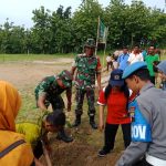 Sambut Hari Juang TNI AD, Koramil 17/Sumberlawang Hijaukan Lingkungan Tanam 300 Pohon