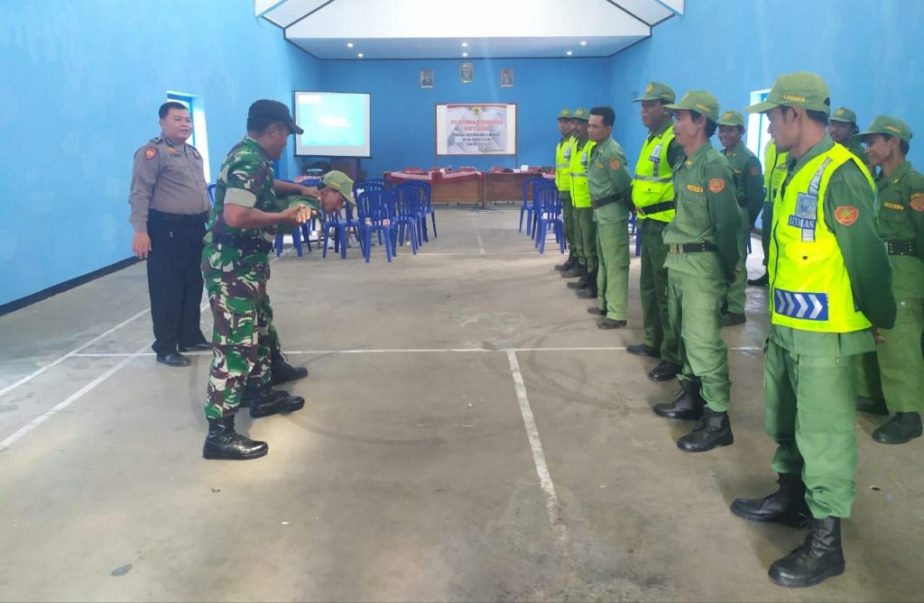 Hadapi Akhir Tahun, TNI Gembleng Puluhan Linmas