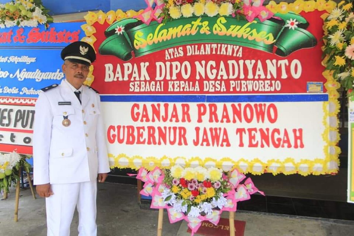 Foto Selfie Ngadiyanto Kades Purworejo Bikin Heboh, Berbackground Ucapan Selamat dari Ganjar Pranowo Diduga Palsu