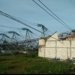 Tower SUTT Roboh Menimpa rumah warga