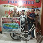Pengembara, Cipto Rahardjo Pengemudi Sepeda Ontel Keliling Pulau Jawa- Bali Tiba, Bertamu Ke Polsek Batu Ceper Untuk Istirahat