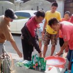 Perangi Virus Corona, Warga Minapadi Nusukan Rame – rame Semprot Disinfectant Ke Pemukiman
