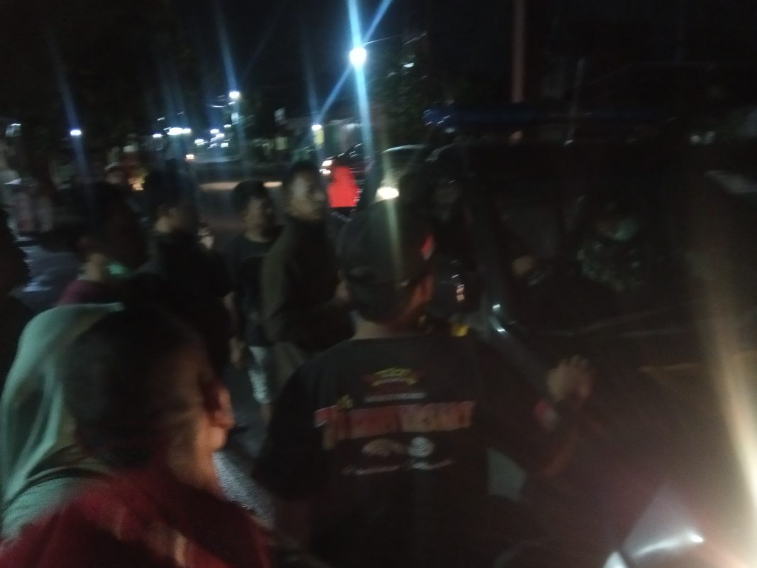 Pedagang Malam Pasar Gemolong Ricuh, Pintu Selatan di Gembok Pedagang Geruduk Kediaman Lurah Pasar