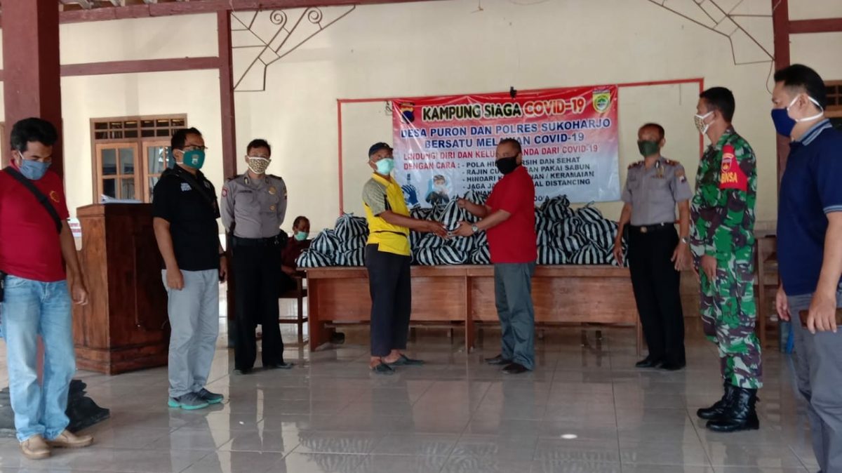 Intelkam Serahkan Bantuan Sembako Bagi Warga Puron