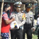 Kapolres Grobogan Bagikan Sembako dan Masker di Desa Sindurejo