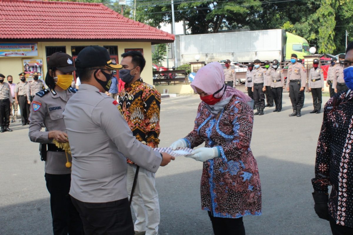 Desa Tegaldowo, Menoro, Ngotet Menerima Piagam Penghargaan menjadi Kampung Siaga Covid-19.