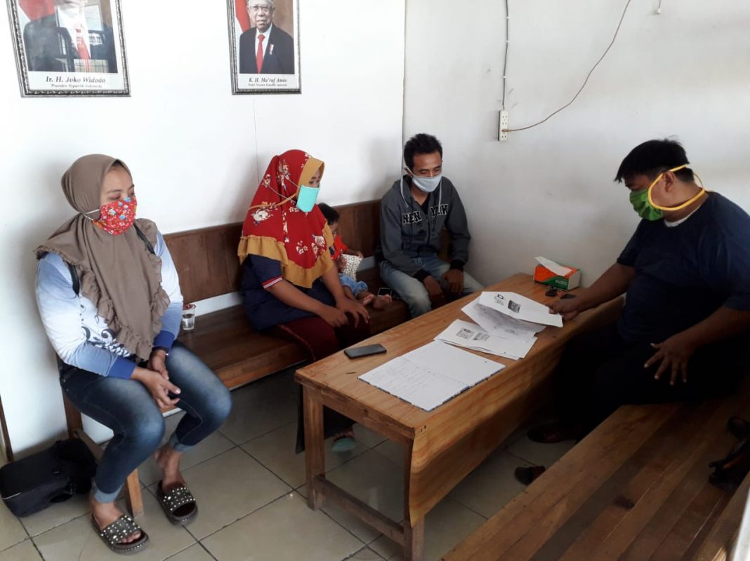 Warga Desa Tambakagung Korban PHK, Tidak terdaftar Penerima Bansos