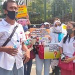 Para Orangtua Demo Pakai Seragam Sekolah di Gedung Kemendikbud. Jakarta Protes PPDB