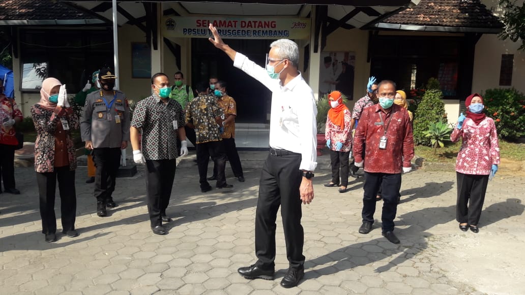 Gubenur Jateng Ganjar Pranowo Sidak Sebaran Covid-19 di Panti Jompo Rembang.