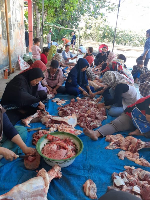 Warga Perum Persada Asri Berqurban 2 Ekor Sapi dan  1 Ekor Kambing
