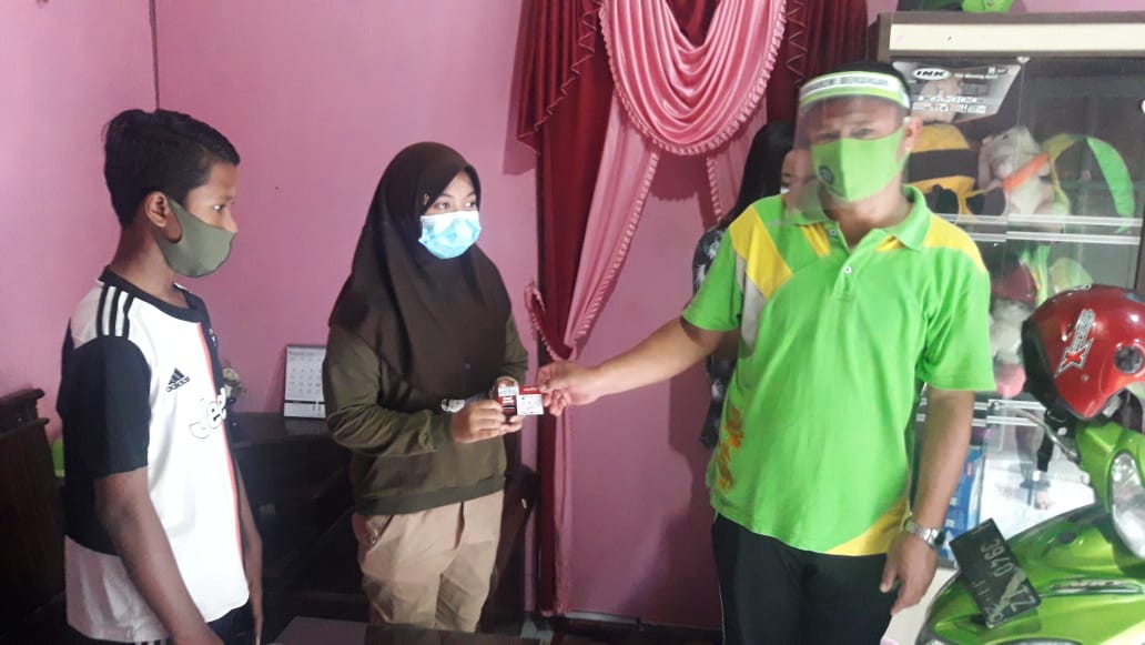 780an Siswa – siswi SMP Negeri 5 Rembang Menerima Kartu Kuota Gratis dari Sekolahan Untuk Pembelajaran Darring