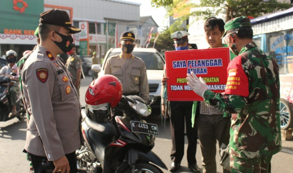 Tekan Penyebaran Covid-19, Polres Rembang Gelar Operasi Masker.