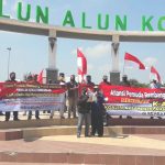 Puluhan Pendemo Tolak Keberadaan KAMI Di Bumi Rembang