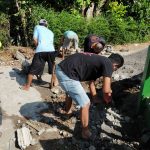 Warga Garen Membersihkan Makam Blandon, Kini Ada Penerangan Lampu