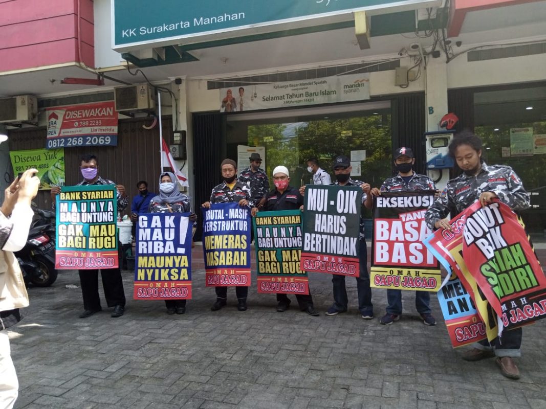 Bank Syariah Mandiri (BSM) KCP solo di datangi ratusan anggota Ormas SAPU JAGAD