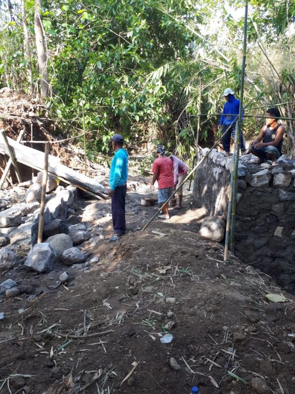 Jembatan Penghubung Dukuh Kenteng Desa Wates di Bangun Swadaya