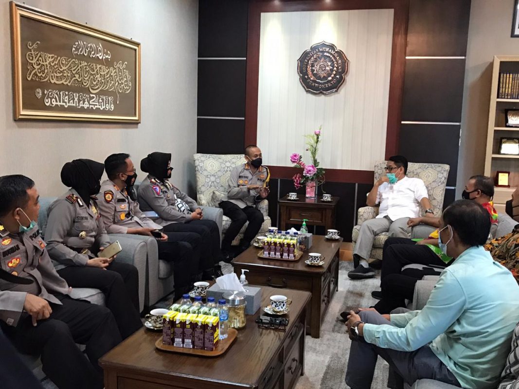 Pasca Pembubaran Aksi, Kapolresta Banyumas Silaturahmi Dengan Rektor UMP