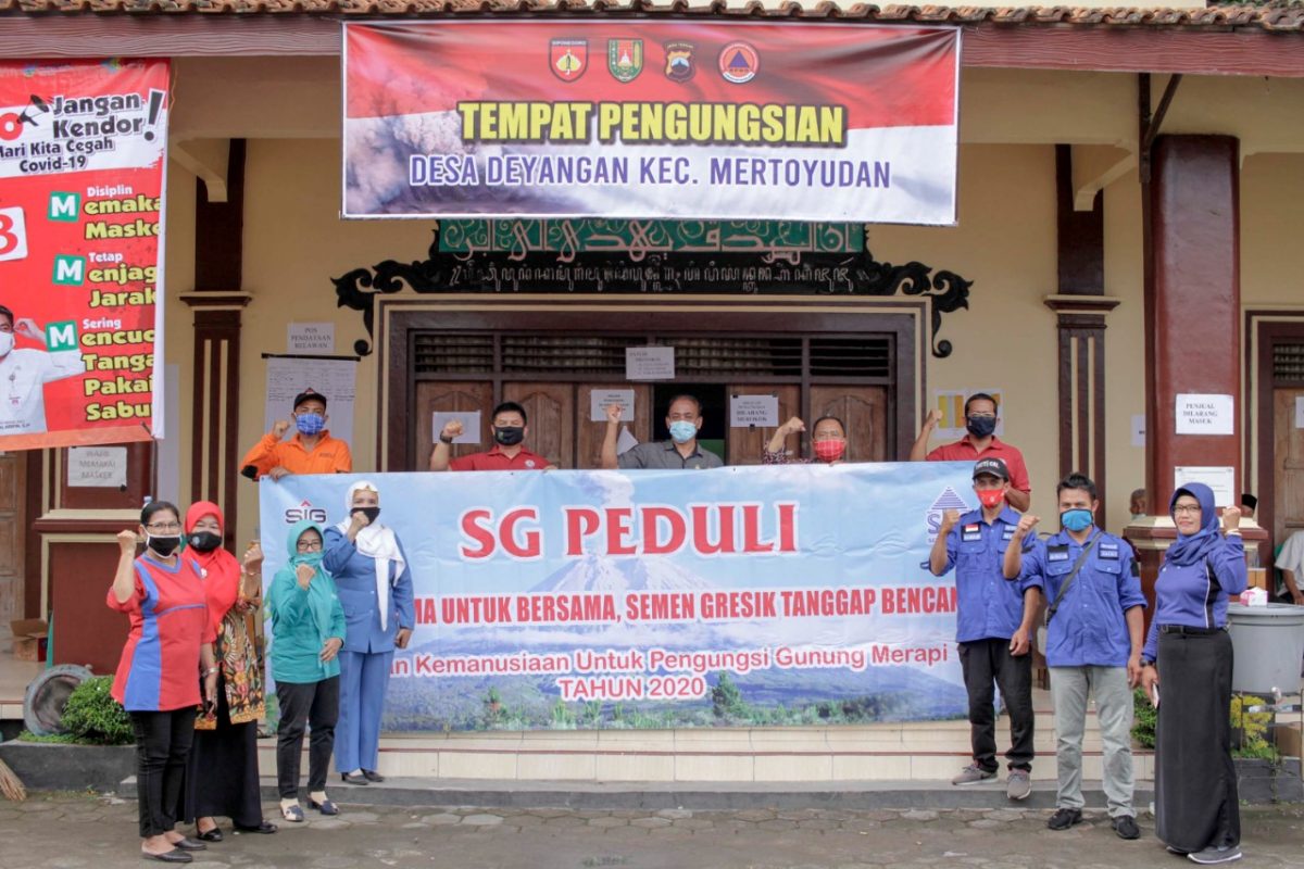 Semen Gresik Salurkan Bantuan Logistik dan APD Pengusngsi Korban Erupsi Merapi