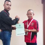 Ketua Umum AWPI Ir, Nadiyanto,mmfg Memberikan SK Pengangkatan Wakil DIrektur 1 PPKNI DPP AWPI Kepada Iskandar