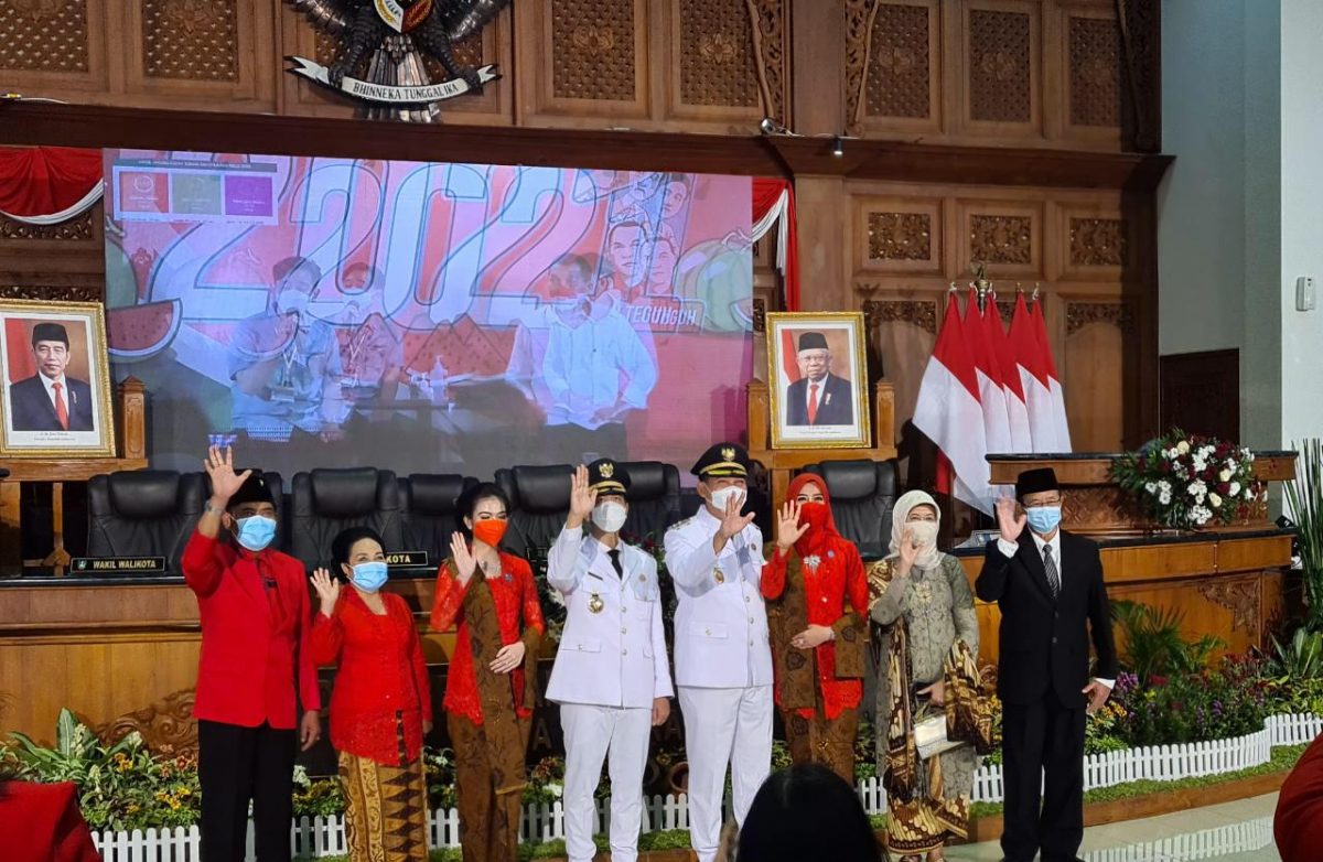 Live Streaming: Ganjar Lantik Gibran Resmi Menjadi Wali Kota Surakarta
