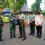 Danrem 061/Sk Berikan Penghargaan Kepada Prajuit Yang Sigap Laksanakan PAM Objek Vital