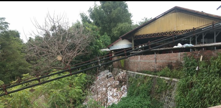 Sampah Numpuk Di Sungai Samin Glondongan Polokarto