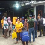 Dua Tokoh Masyarakat Klaten Bersama Para Rekannya, Beri Bantuan Paket Sembako Untuk Warga Desa Tlogowatu