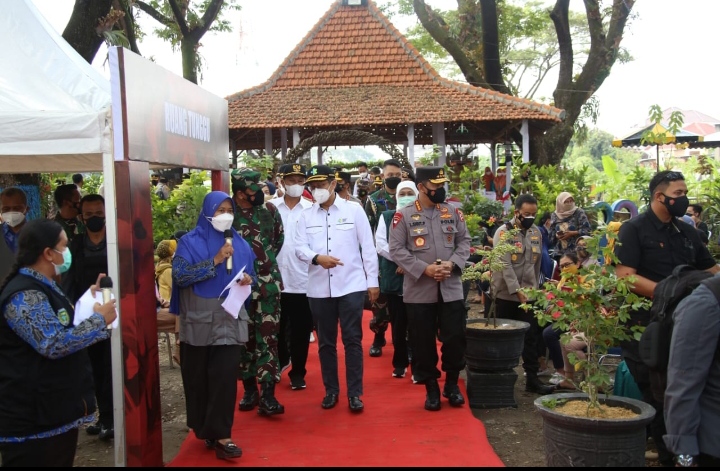 Panglima TNI dan Kapolri Pantau Pelaksanaan Vaksinasi di Madiun, Percepat Penanganan Covid 19