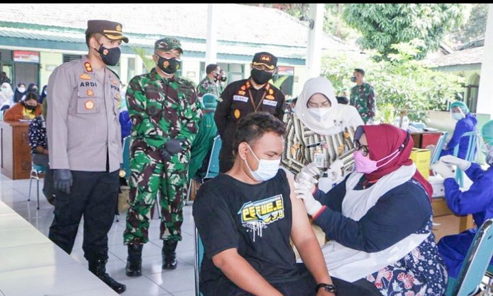 Kodim 0725 dan Polres Sragen Gelar Vaksin Covid 19 Untuk Umum, Bupati Turun Tangan Jadi Vaksinstor