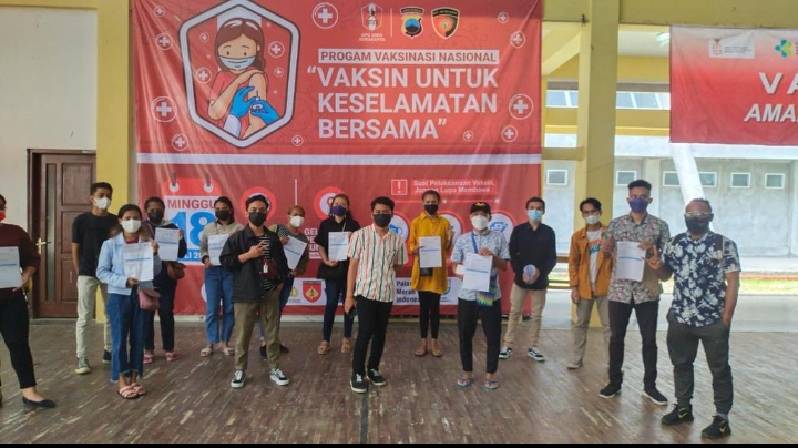 Percepat Herd Immunity, GMNI Solo, Polda Jateng-Polresta Solo Gelar Vaksinasi Massal