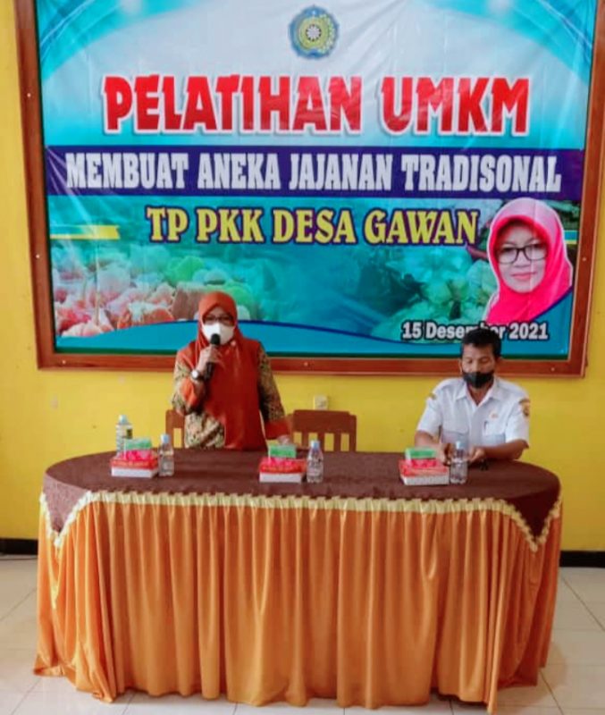 TP PKK Desa Gawan Tingkatkan Keterampilan Masyarakat Dengan Belajar Membuat Aneka Jajanan Tradisional.