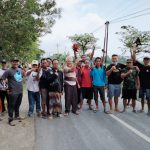 Jalan Sukodono Gesi Membuat Warga Geram, Sering Terjadi Laka Hingga Warga Berswadaya Lebarkan Bahu Jalan