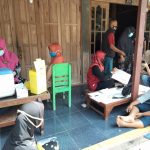 Vaksinasi Massal Desa Padas Datangi Kesetiap Rumah Warga dan Bagikan Sembako