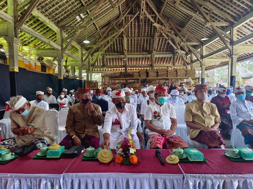 Bupati Bangli Hadiri Mahasabha V  Warga Sira Bang Agra Manikan Pusat Provinsi Bali