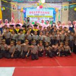 Ketua Bhayangkari Cabang Sragen, Memberi Cindera Mata Untuk Siswa-siswi TK Kemala Bhayangkari 68 Mondokan