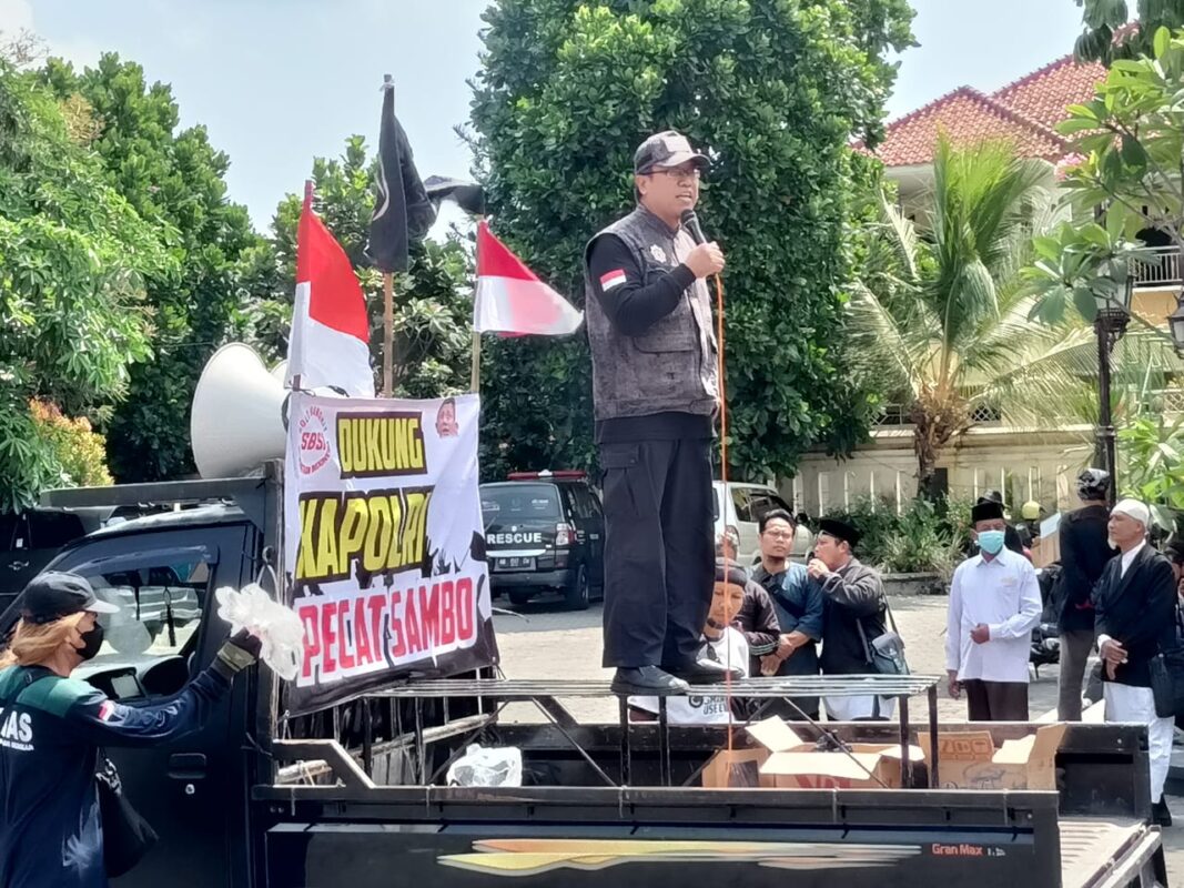 Aksi dan Orasi dari Forum Solo Peduli Reformasi Polri Dengan Korlap Edi Lukito ketua DPP I LUIS