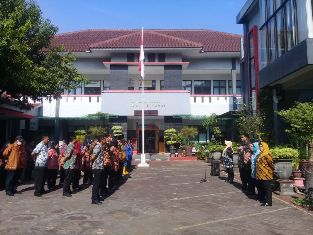 Apel Pagi Kecamatan Semarang Barat Di Pimpin Oleh Kasi Pelayanan
