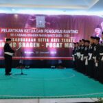 20 Ketua Pengurus Ranting PSHT Se-Cabang Sragen Pusat Madiun Masa Bhakti 2023 – 2026 Resmi di Lantik, Para Ketua Ranting Mencium Bendera Merah Putih dan Bendera PSHT Tanda Cinta Tanah Air dan Setia Pada SH Terate