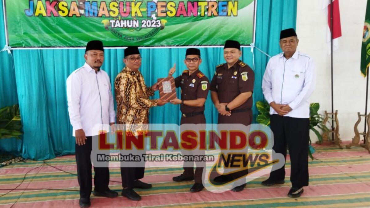 Jaksa Masuk Pesantren, Berikan Penyuluhan Hukum Kepada Para Santri