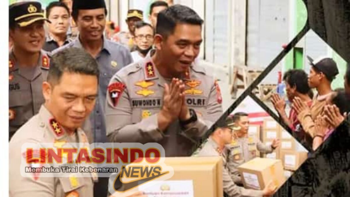 Kapolda DIY Irjen Pol Suwondo Nainggolan,S.I.K.,M.H., Menyerahkan bantuan Sembako Dari Polri kepada Masyarakat Gunungkidul Secara Simbolis