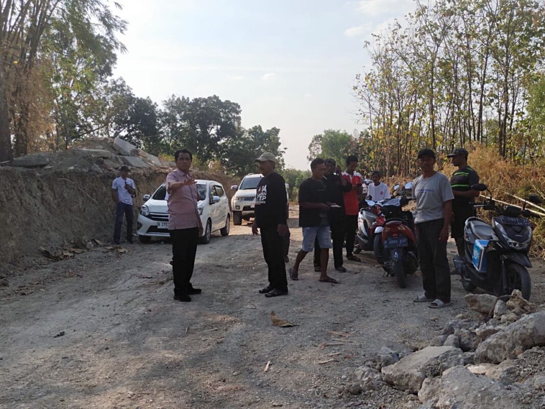 Kades Totok Suprapto Laksanakan Penataan Akses Jalan Penghubung Antar Dusun Wilayah Desa Dimoro Sesuai Prosedur