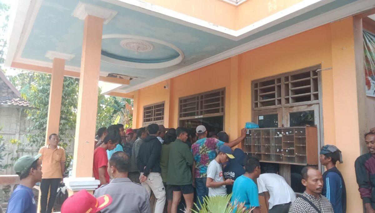Desa Ngroto Kecamatan Gubug Memanas!! Ratusan Warga Tolak Pelantikan Sekdes Pengembangan Karier Ada Apa??